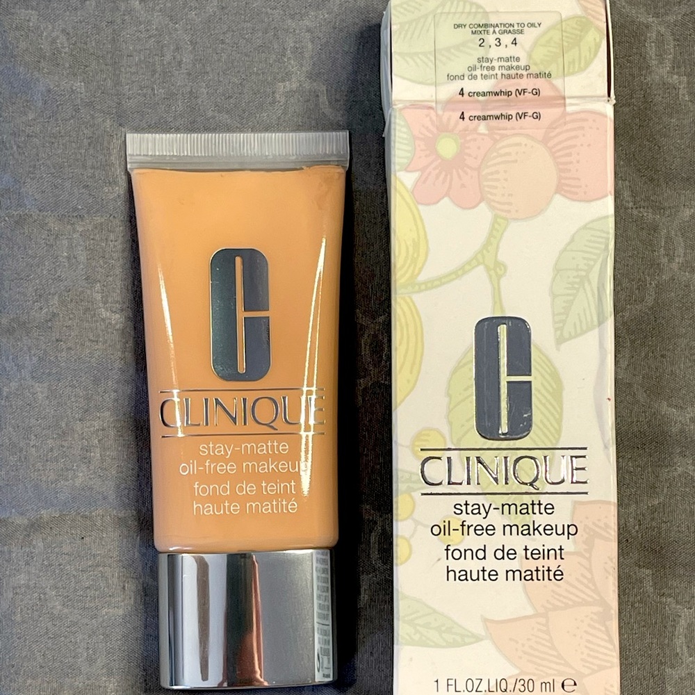 Clinique Stay-Matte Oil-free Makeup